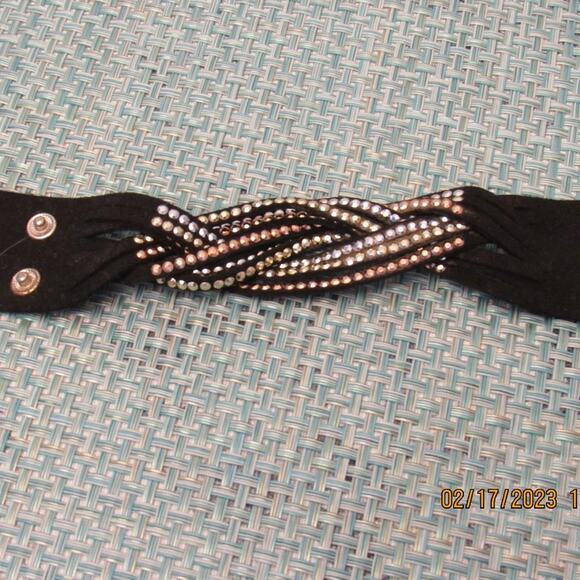 Bundle of 4 Faux Leather Bracelets – Variety Set - Picture 4 of 7